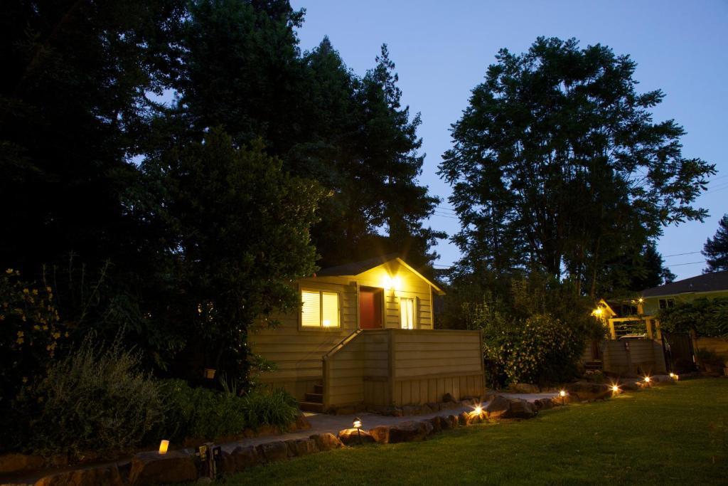 Cottages On River Road Guerneville Room photo