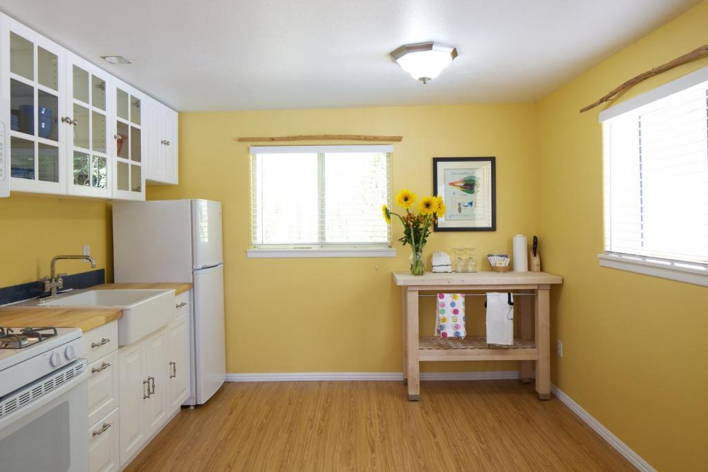 Cottages On River Road Guerneville Room photo